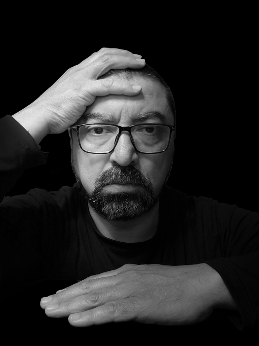 Marcos González Valdés, fotógrafo y diseñador gráfico