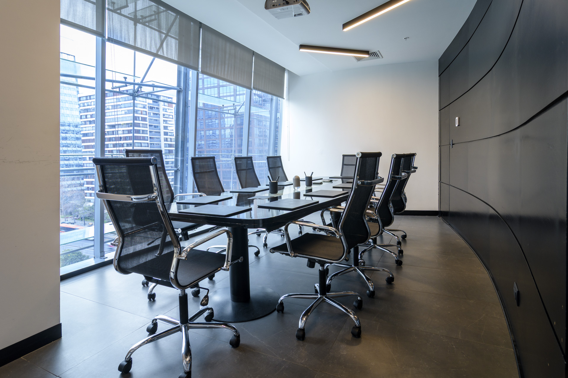 Sala de reuniones en oficina corporativa